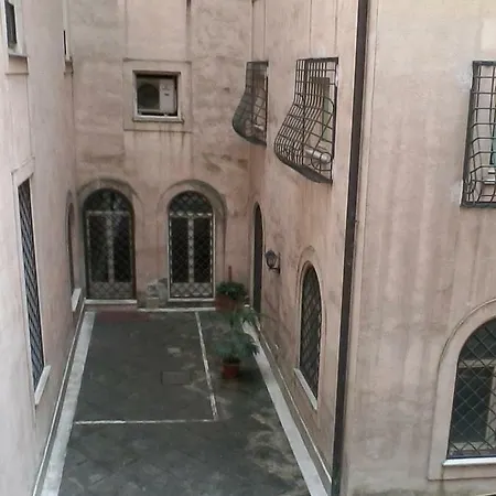 Apartment Trevi Fountain Dimora Barberini Rom